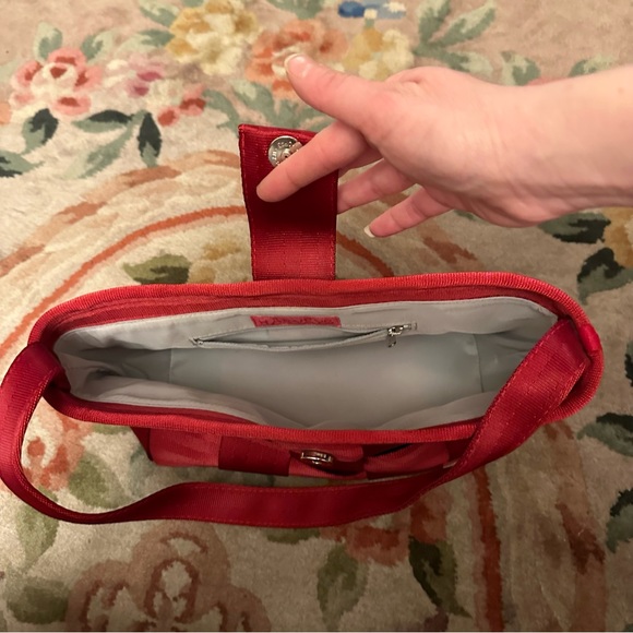 Red Harvey’s seatbelt shoulder bag - Picture 2 of 3